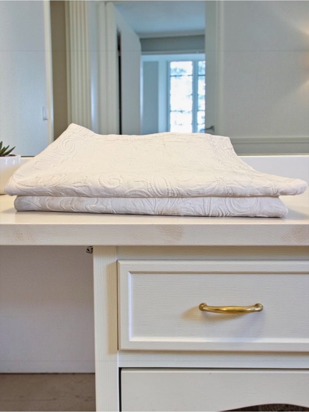 FRONTGATE 2 Matelasse White KING Pillow Shams